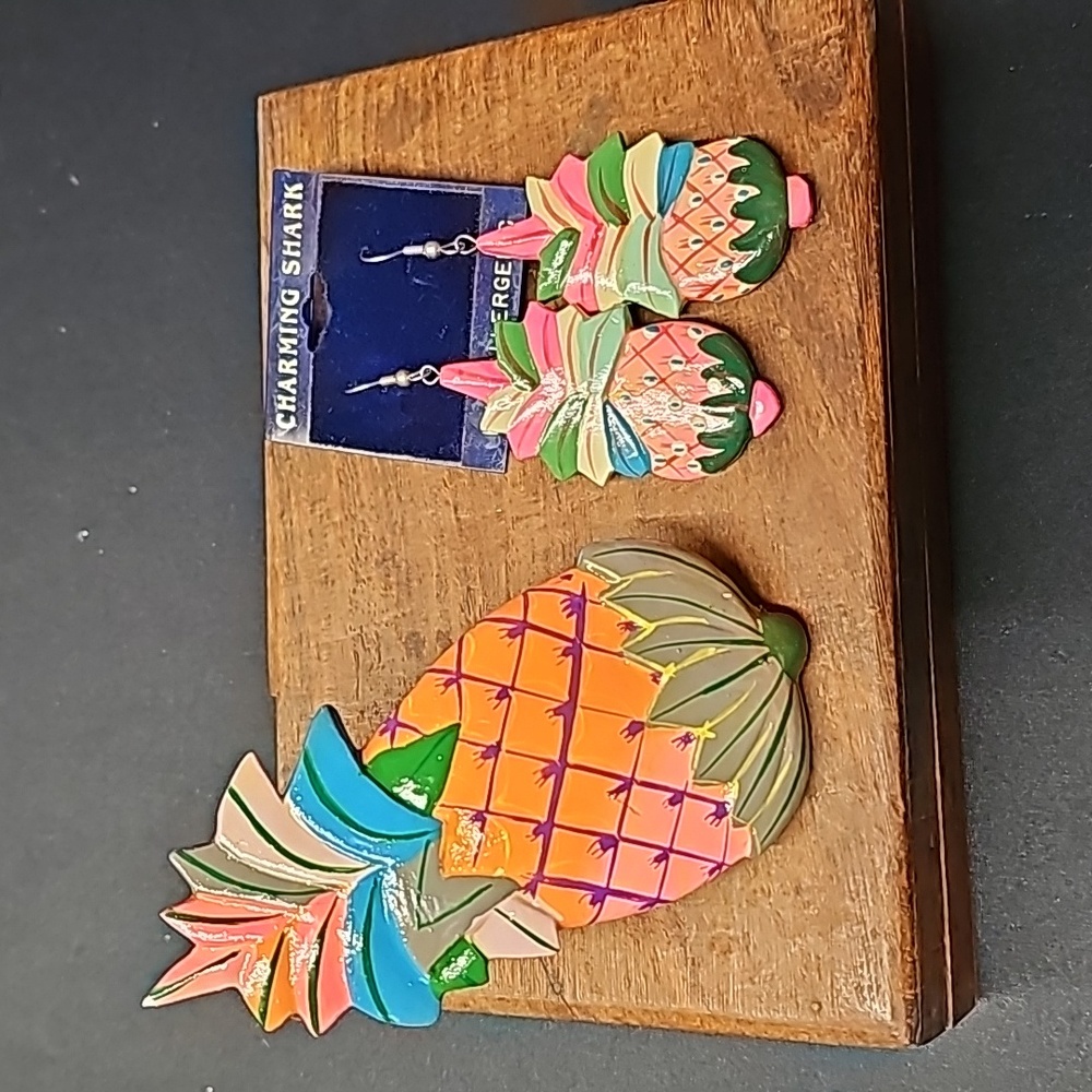 Charming Shark Wooden Pineapple Earrings & Scar Ring Pink, Blue New Old Stock